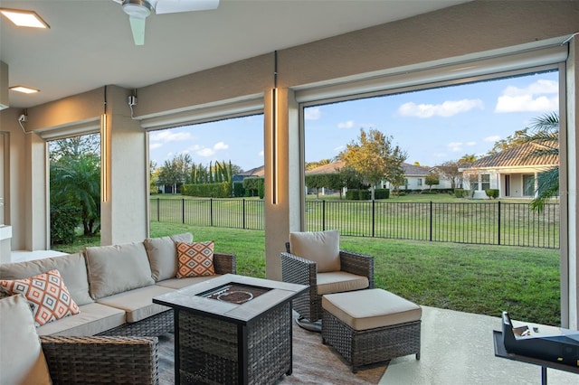 sunroom with ceiling fan