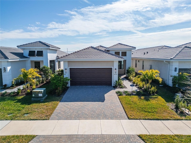 view of front of house featuring a front yard and a garage