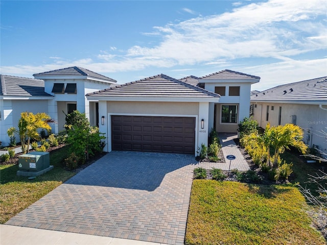 view of front of house featuring a front yard and a garage