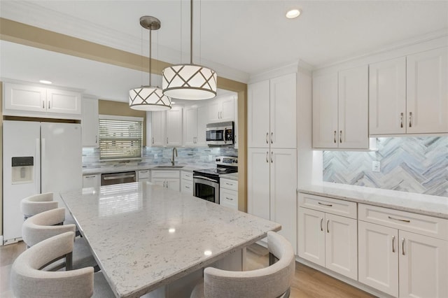 kitchen featuring decorative light fixtures, a kitchen bar, stainless steel appliances, and tasteful backsplash