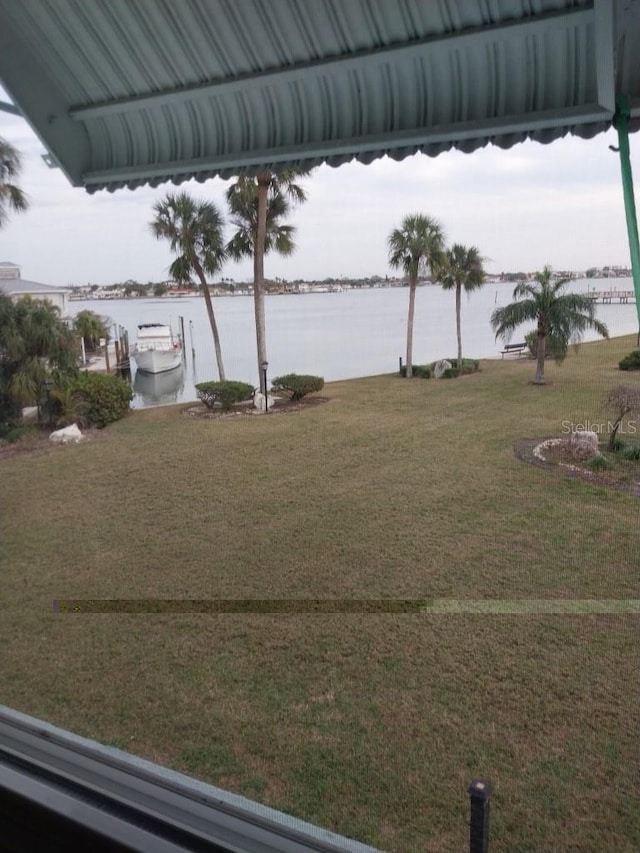 view of yard featuring a water view