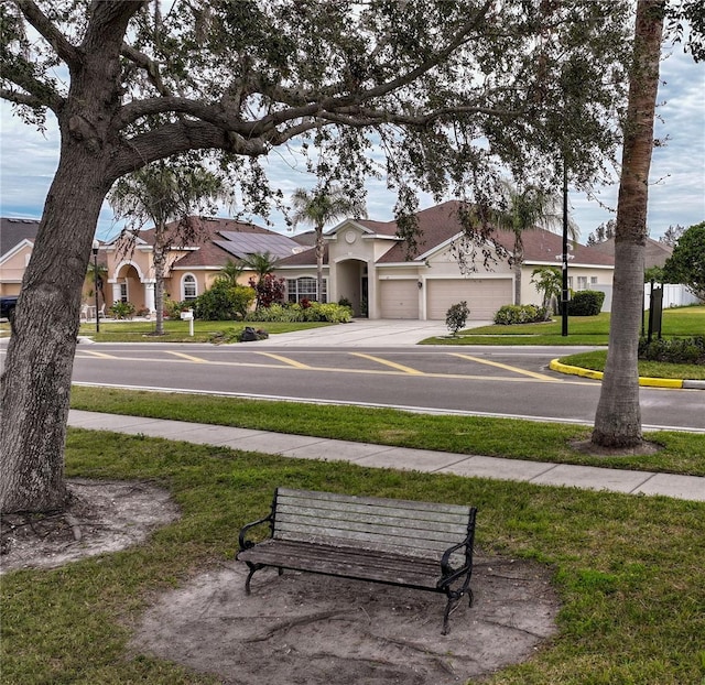 view of property's community featuring a yard