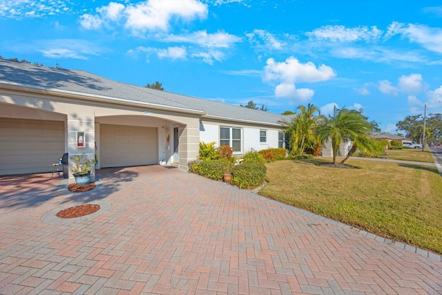 ranch-style house featuring a front lawn and a garage