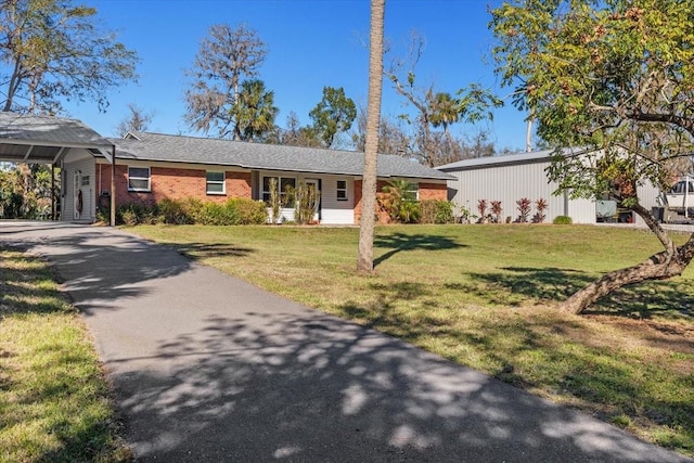 view of front facade featuring a front yard