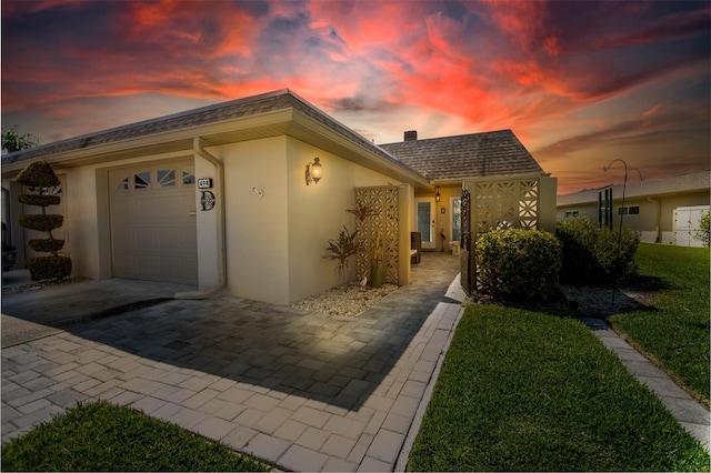 view of front of home featuring a yard and a garage