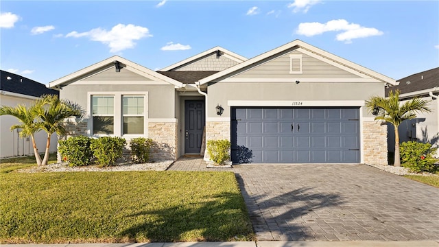 view of front facade featuring a front yard and a garage