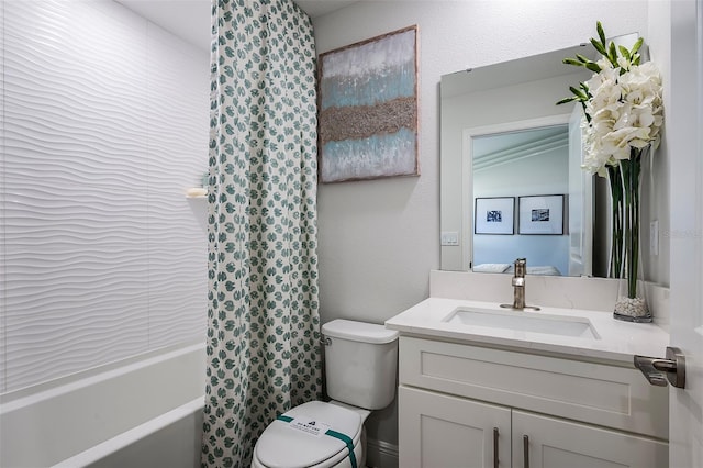 full bathroom with shower / bath combo with shower curtain, vanity, and toilet