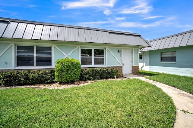 view of front of house with a front yard