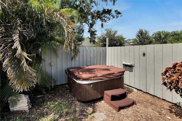 view of yard with a hot tub