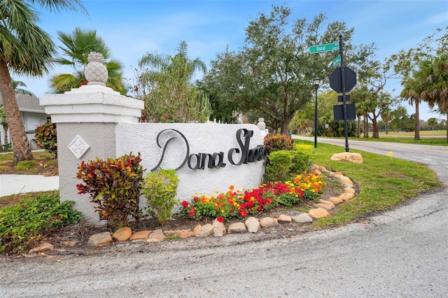 view of community / neighborhood sign