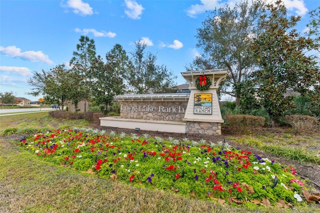 view of community / neighborhood sign