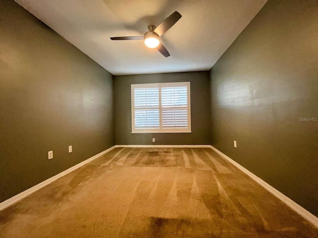 carpeted empty room featuring ceiling fan