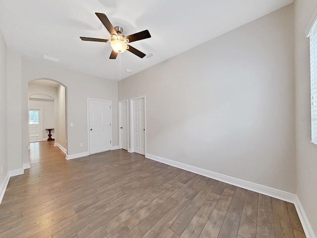 unfurnished room with wood-type flooring and ceiling fan