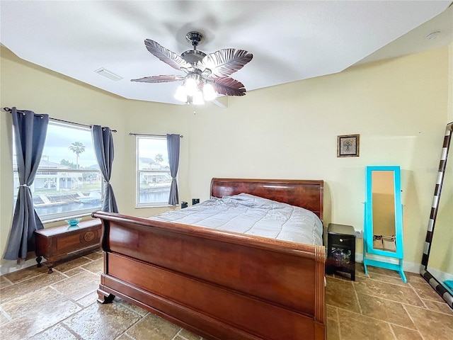 bedroom with ceiling fan