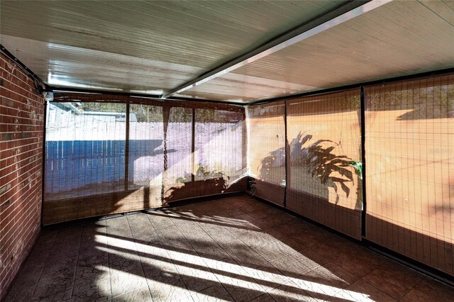 2005 E Crenshaw St, Tampa, FL 33610 - view of sunroom / solarium
