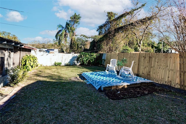 2005 E Crenshaw St, Tampa, FL 33610 - view of yard