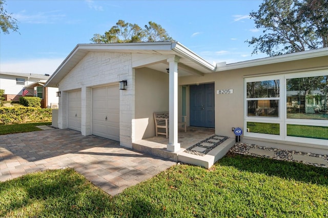 view of front of property featuring a garage