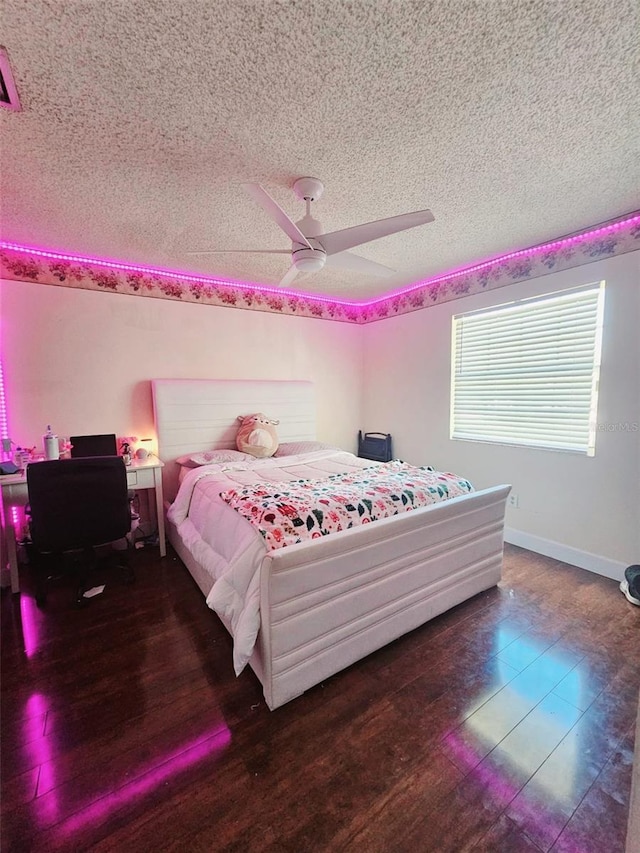 bedroom featuring a textured ceiling, dark hardwood / wood-style floors, and ceiling fan