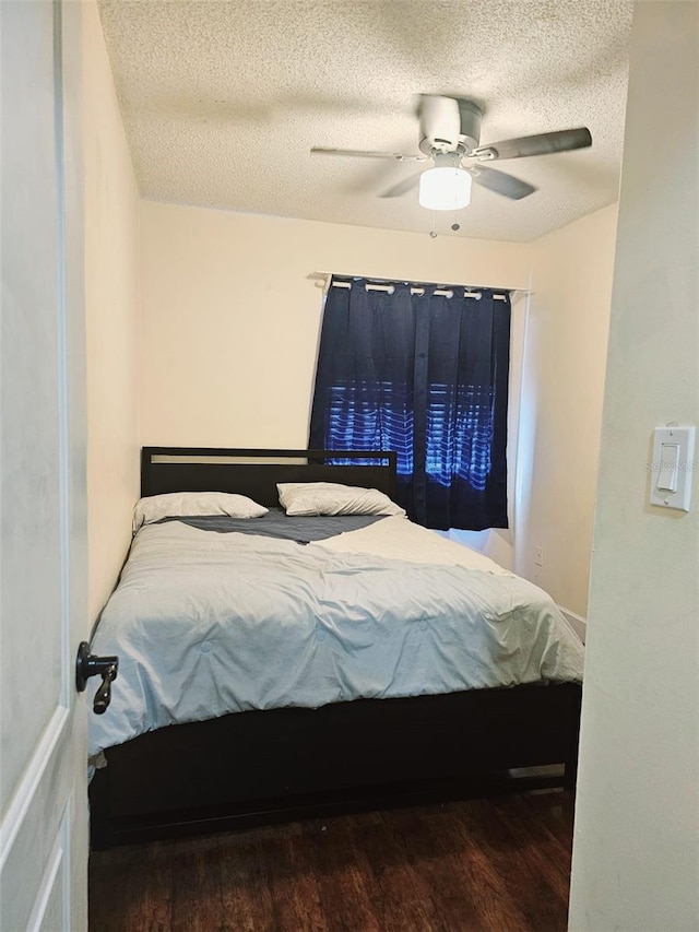 bedroom featuring a textured ceiling, hardwood / wood-style flooring, and ceiling fan