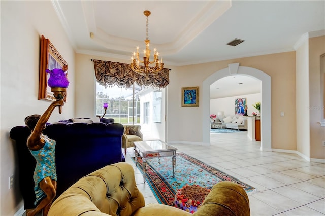 living room with light tile patterned floors, a raised ceiling, a notable chandelier, and crown molding