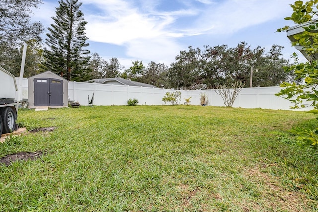 view of yard featuring a storage unit