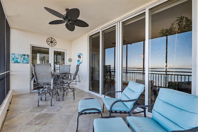 sunroom / solarium with a ceiling fan