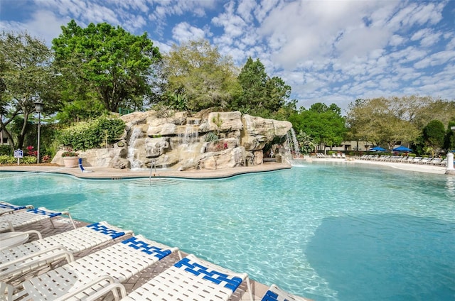 view of swimming pool featuring pool water feature