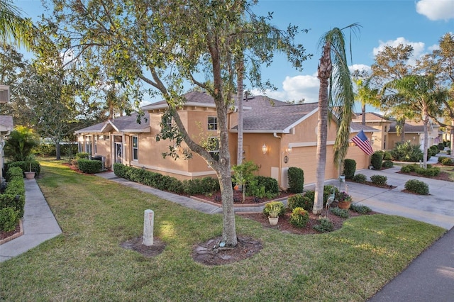 view of front of property featuring stucco siding, an attached garage, driveway, and a front yard