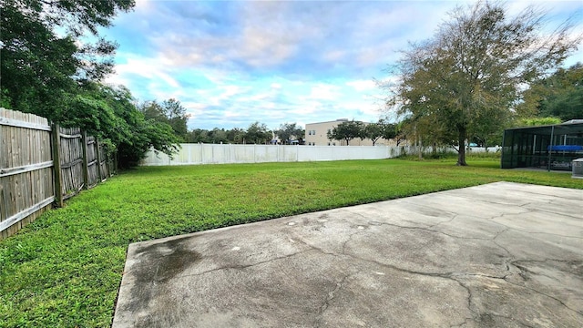 view of yard with a patio