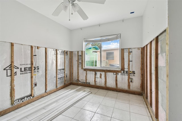 empty room featuring ceiling fan