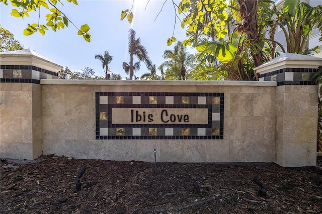 view of community / neighborhood sign