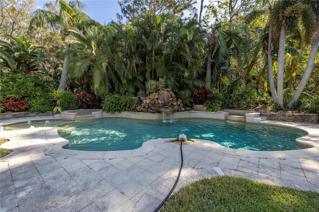 view of pool with an in ground hot tub and a patio