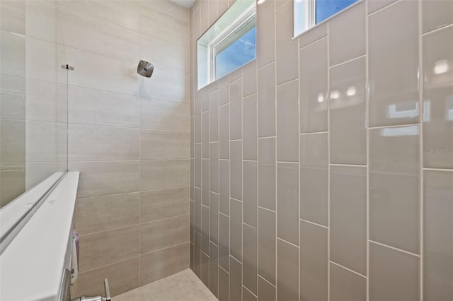 bathroom featuring a tile shower