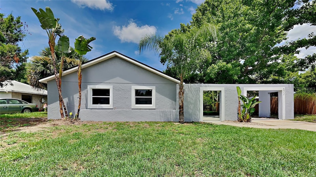 view of front of property with a front lawn