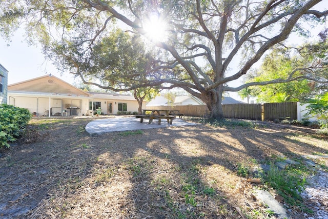 view of yard featuring a patio