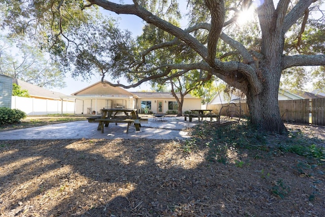 view of yard featuring a patio area