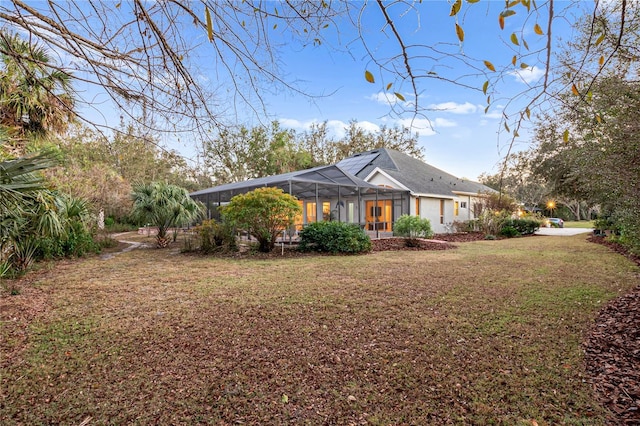 view of front of home featuring a lanai and a front yard