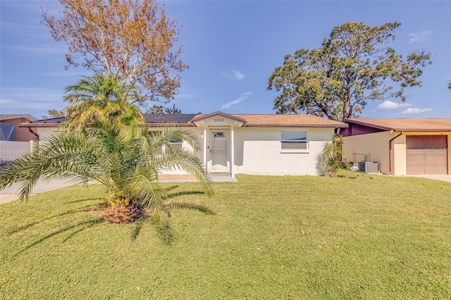 view of front of house featuring a front lawn