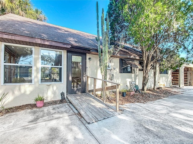 view of front of property featuring a patio