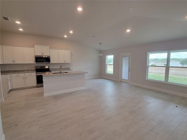 kitchen with sink, white cabinets, an island with sink, stainless steel electric range, and pendant lighting