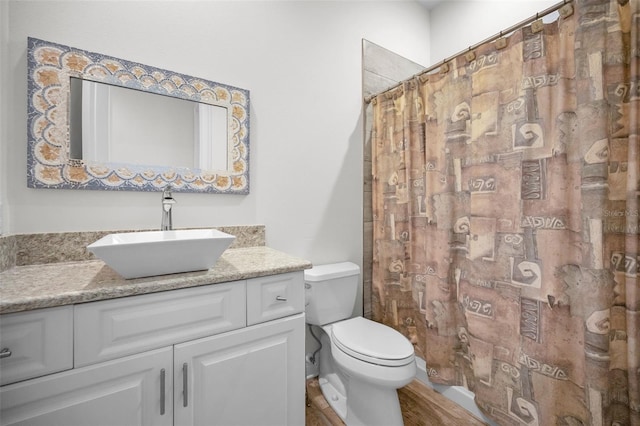 bathroom with a shower with curtain, vanity, and toilet