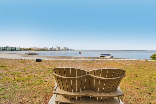 view of yard featuring a water view