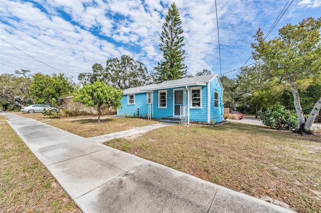 bungalow-style house featuring a front lawn