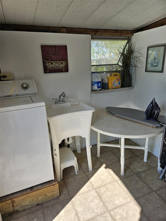 laundry room featuring washer / clothes dryer