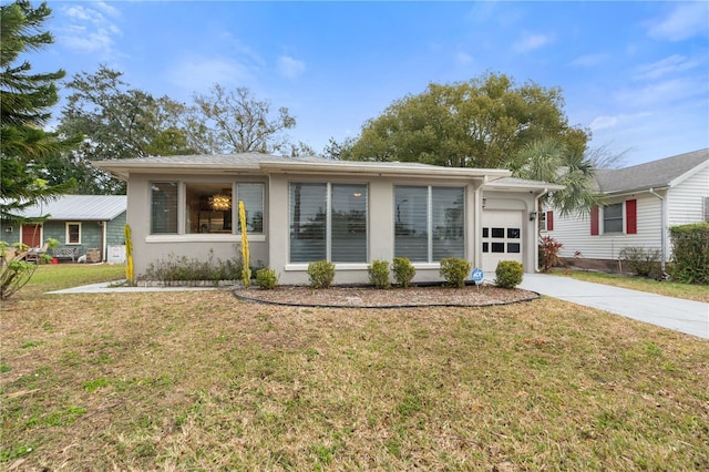 ranch-style house featuring a front lawn and a garage