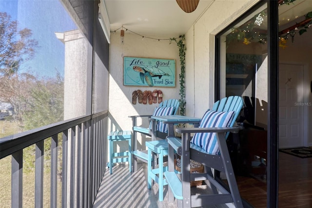 balcony with ceiling fan