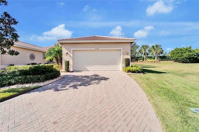 view of front of property featuring a front lawn and a garage