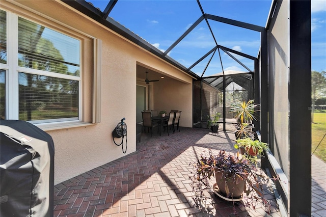 view of patio / terrace featuring ceiling fan, a lanai, and area for grilling