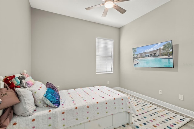 bedroom with ceiling fan