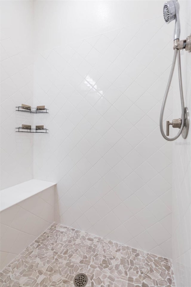 bathroom featuring tiled shower